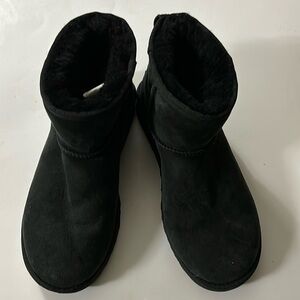 Woman Uggs Boots size 8 Black